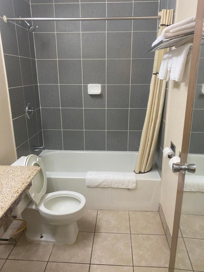 Rodeway Inn Zanesville Esterno foto
