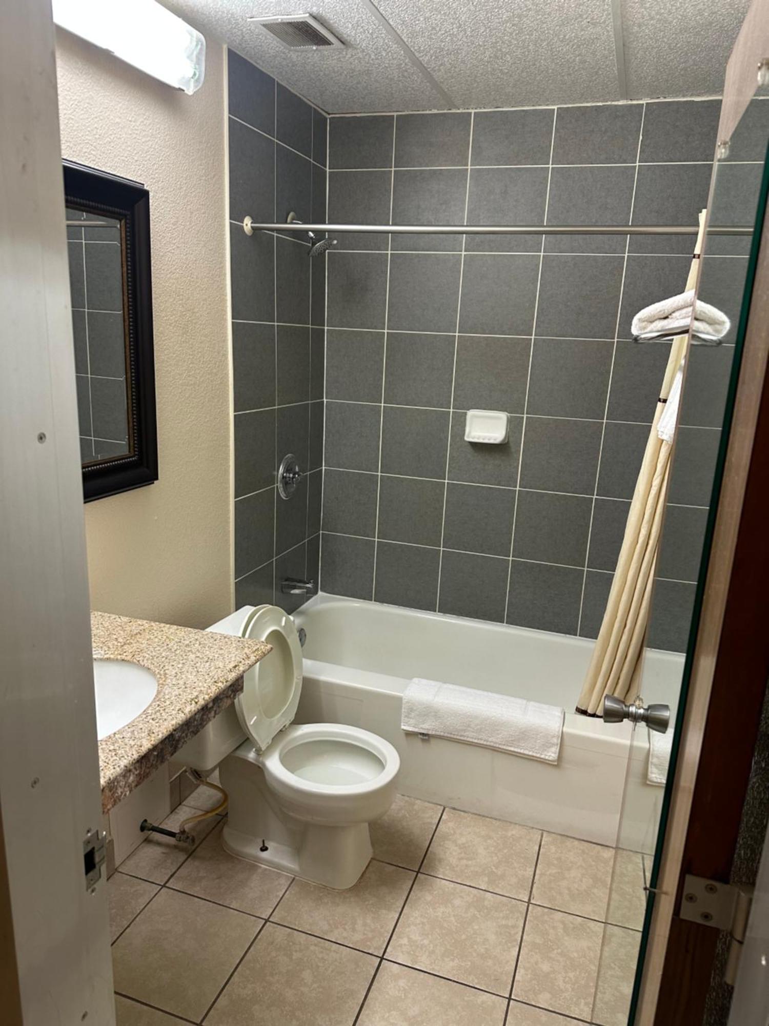 Rodeway Inn Zanesville Esterno foto